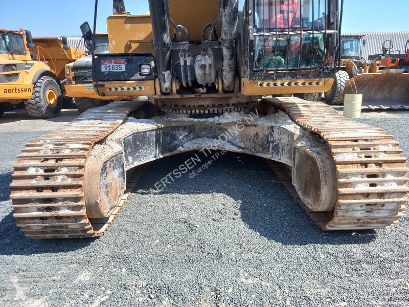 Used Caterpillar D L Crawler Excavator D L Abu Dhabi N