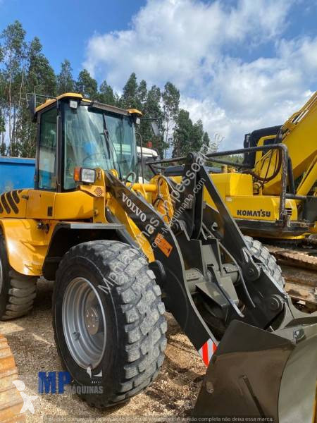 P Carregadora Sobre Pneus Volvo L Btp Usada N