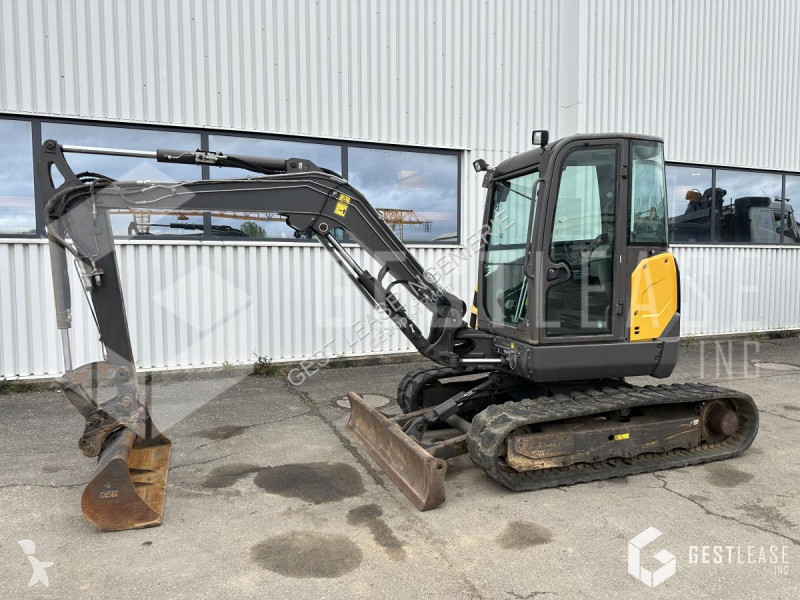 Lopatový nakládač Volvo ECR50D
