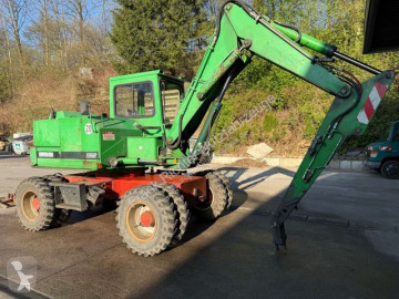 Escavatore gommato Schaeff