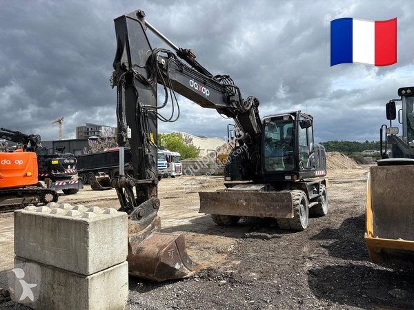 Excavadora Hitachi -6 with 3 buckets