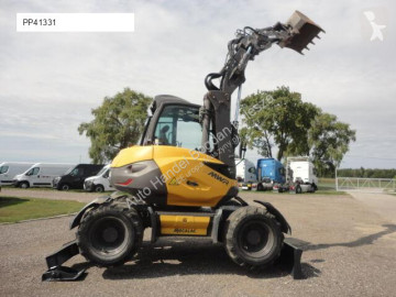 Pelle sur pneus Mecalac