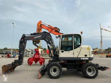 Escavatore gommato Terex