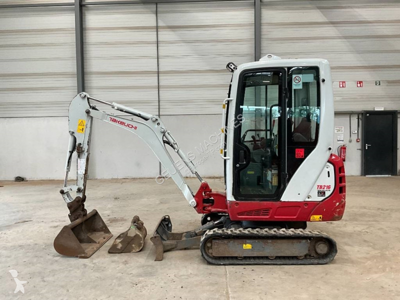 Escavadora Takeuchi TB 216
