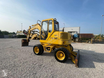 Escavatore gommato Komatsu