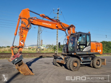 Escavatore gommato Hitachi