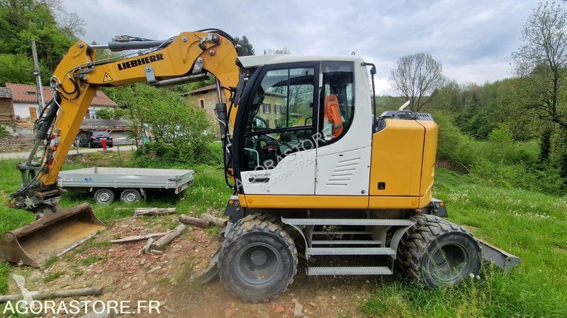Excavator Liebherr A 912 COMPACT