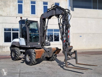 Escavatore gommato Mecalac