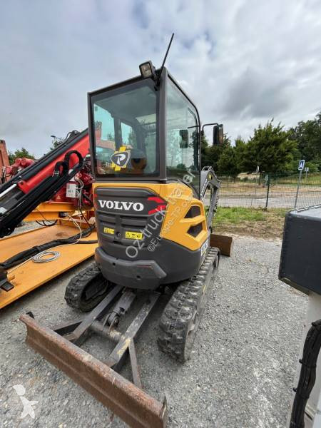 Lopatový nakládač Volvo ECR 25D