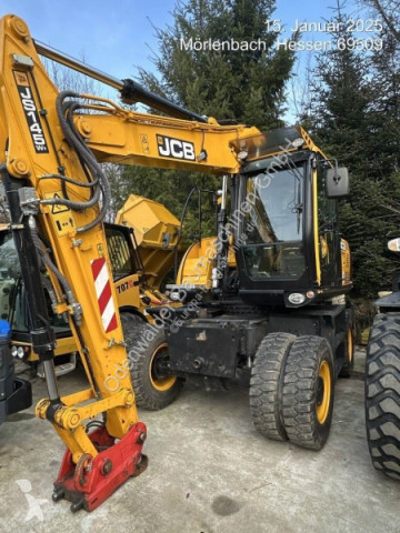 Escavatore gommato JCB