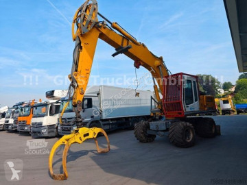 Escavatore gommato Caterpillar
