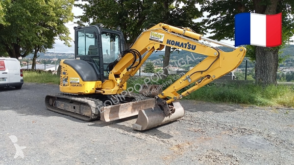 Escavadora Komatsu PC55MR-5E0 with 3 buckets