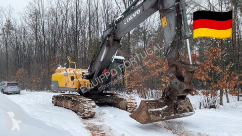 Volvo EC250 D NL with 3 excavator buckets