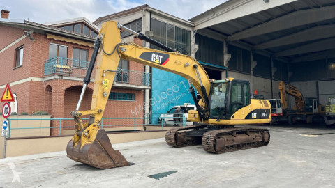 Lopatový nakládač Caterpillar 323D