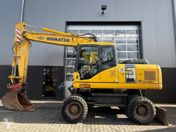 Pelle sur pneus Komatsu