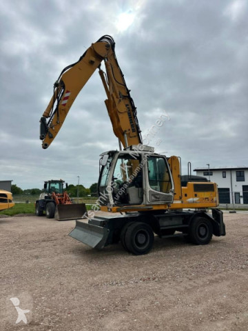 Pelle sur pneus Liebherr