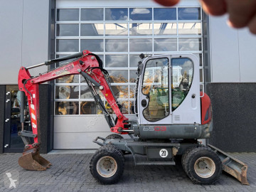 Pelle sur pneus Neuson
