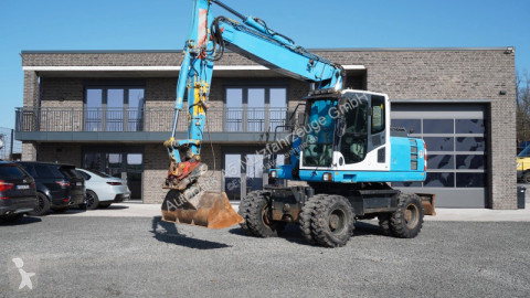 Pelle sur pneus Komatsu