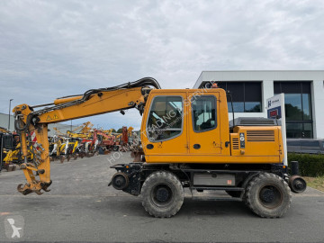 Pelle sur pneus Liebherr