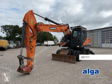 Pelle sur pneus Doosan