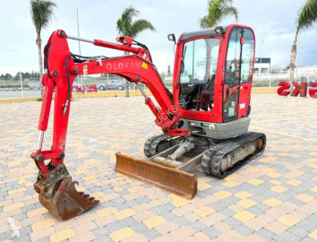 JCB8025