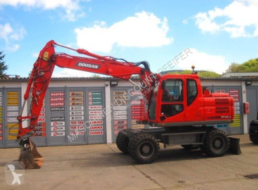Экскаватор колёсный Doosan
