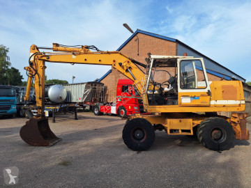 Pelle sur pneus Liebherr