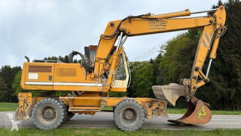 Graafmachine op banden Liebherr