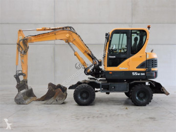 Graafmachine op banden Hyundai