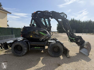 Graafmachine op banden Mecalac
