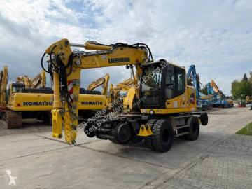 Pelle rail/route sur pneus Liebherr