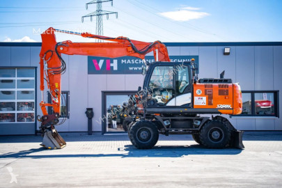 Pelle sur pneus Hitachi