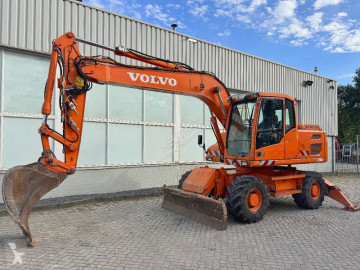 Volvo gumiabroncsos kotrógép