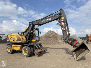 Volvo gumiabroncsos kotrógép