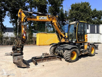 Pelle sur pneus JCB