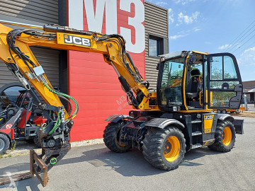 Pelle sur pneus JCB