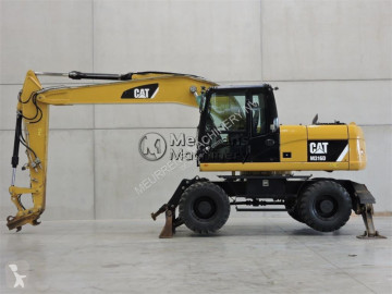 Skovel på däck Caterpillar