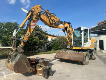 Pelle sur pneus Liebherr
