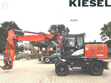 Pelle sur pneus Hitachi