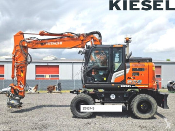 Pelle sur pneus Hitachi