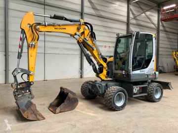 Escavadora de rodas Neuson