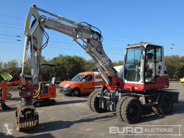 Pelle sur pneus Takeuchi