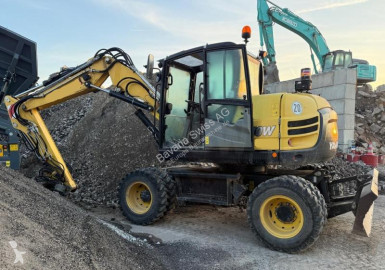 Pelle sur pneus Yanmar