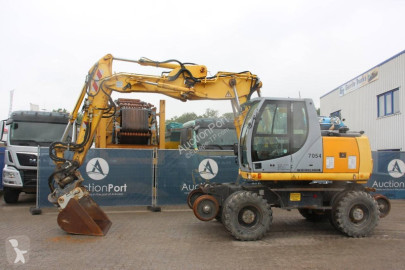 Pelle sur pneus New Holland
