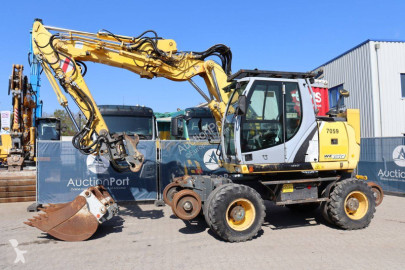 Pelle sur pneus New Holland