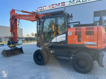 Pelle sur pneus Hitachi