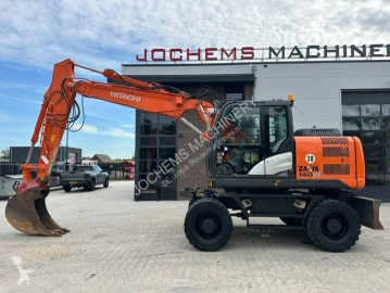 Pelle sur pneus Hitachi