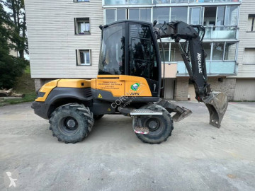 Pelle sur pneus Mecalac