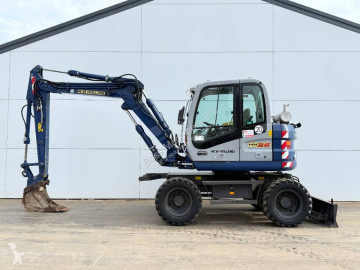 Pelle sur pneus New Holland
