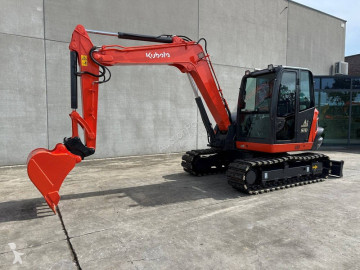 Pelle sur chenilles Kubota